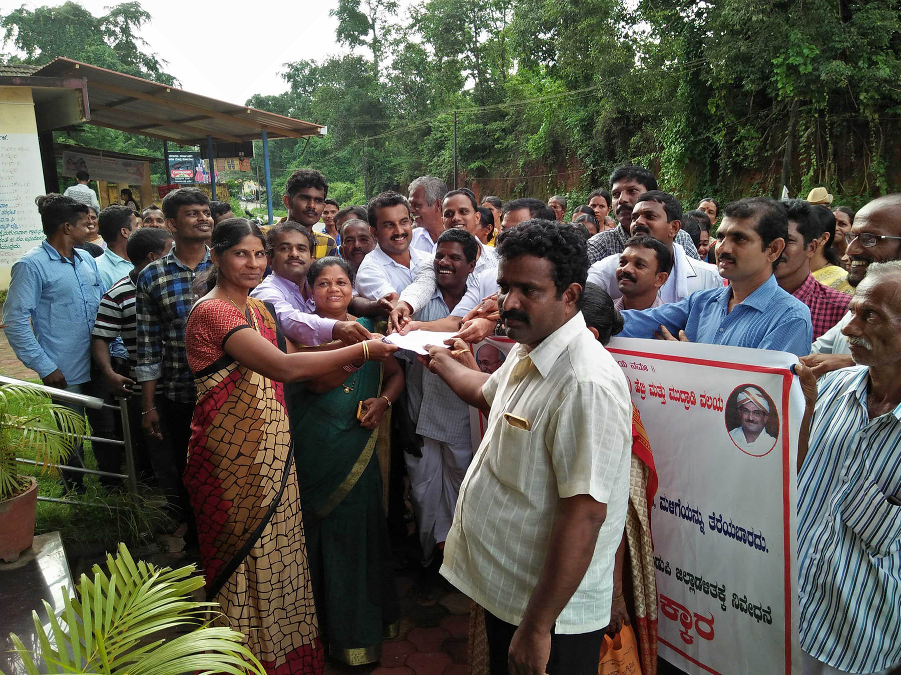 ಶಿವಪುರ: ಹೊಸ ಮದ್ಯದಂಗಡಿಗೆ ಗ್ರಾಮಸ್ಥರ ವಿರೋಧ, ಪ್ರತಿಭಟನೆ